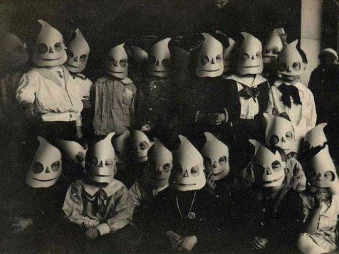 61e4000000000000-these-old-halloween-costumes-prove-our-ancestors-were-much-scarier-than-we-ll-ever-be-jpeg-157969-1024x768